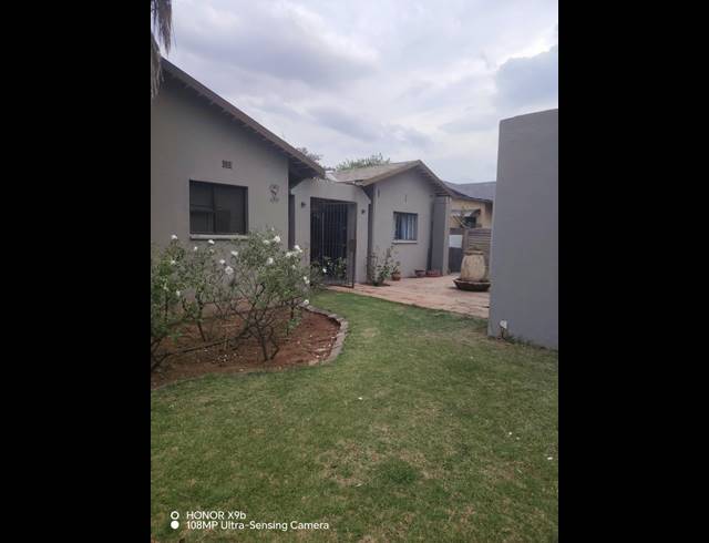 3 BEDROOM HOUSE FOR SALE IN VANDERBIJLPARK SE 2